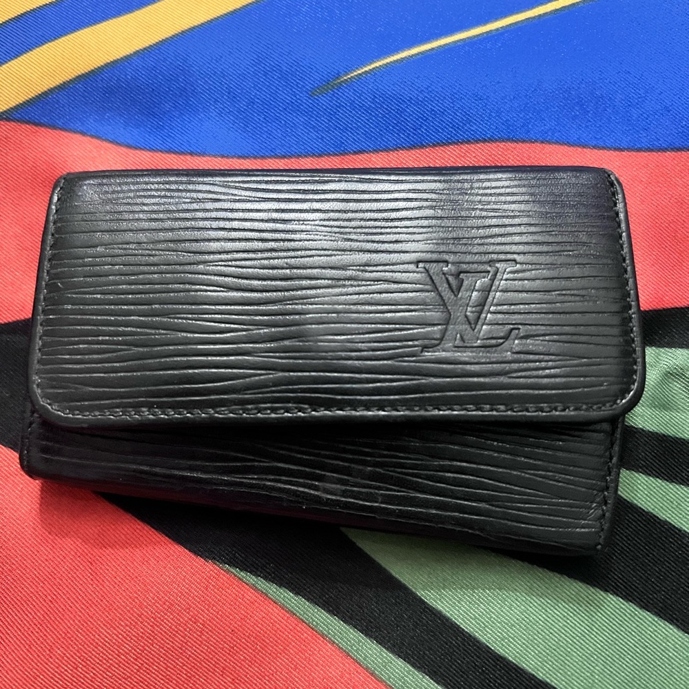 Preloved Authentic Louis Vuitton Cles 6 Key Case